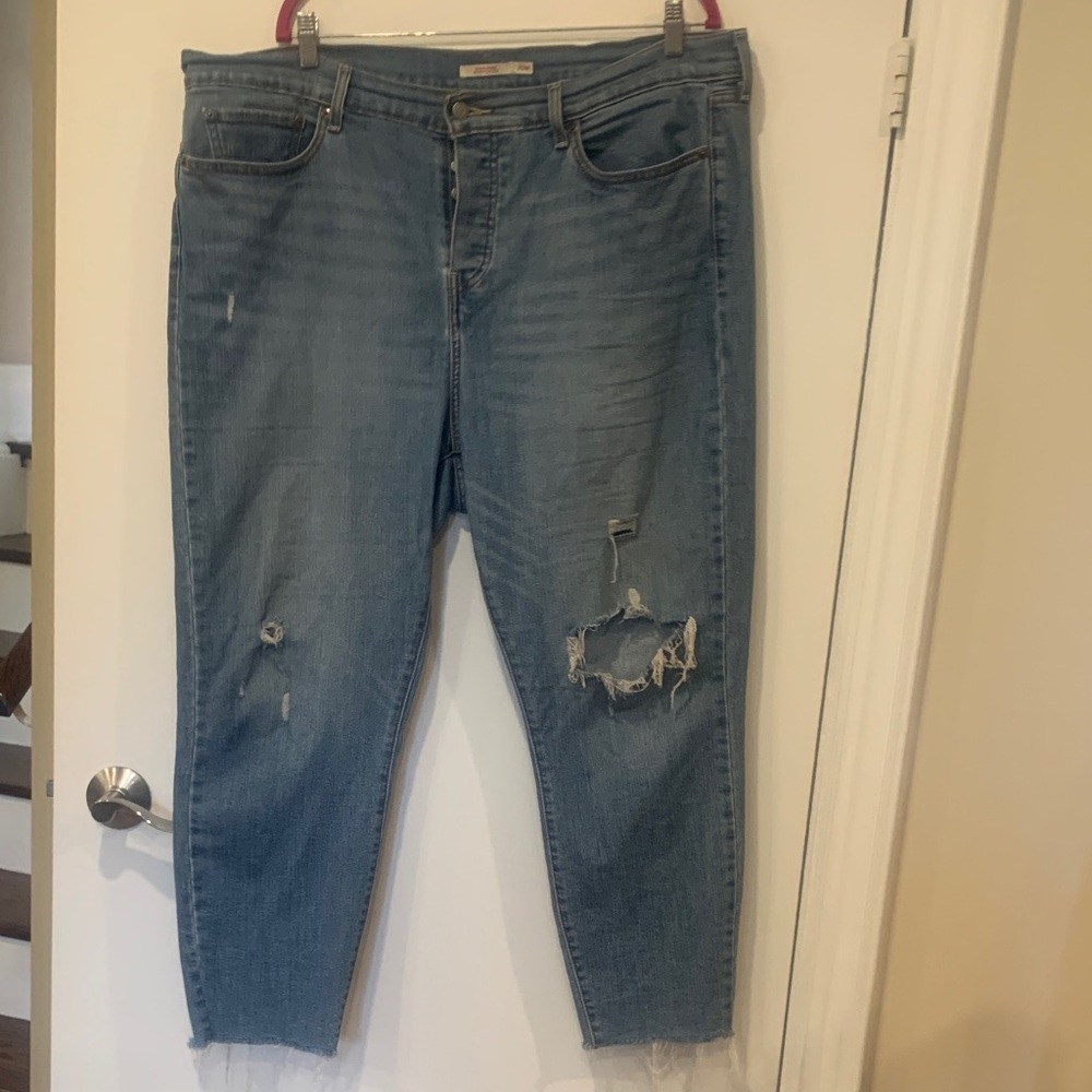 Levi Wedgie Skinny Casual Distressed Ankle Jeans in Blue